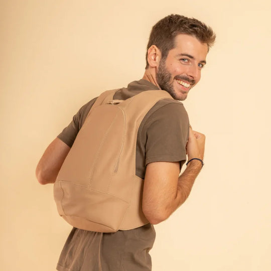 The Mela backpack (AppleSkin™). Vegan and secure closure