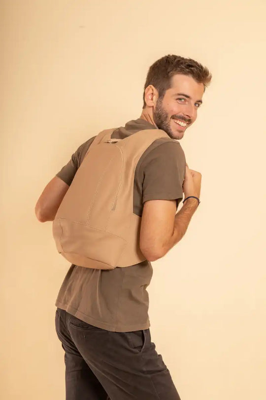 The Mela backpack (AppleSkin™). Vegan and secure closure