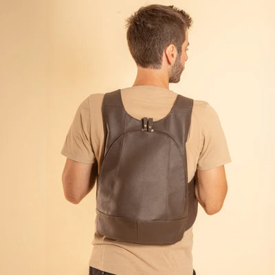 The Mela backpack (AppleSkin™). Vegan and secure closure