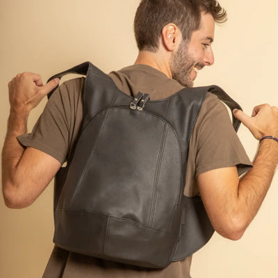 The Mela backpack (AppleSkin™). Vegan and secure closure