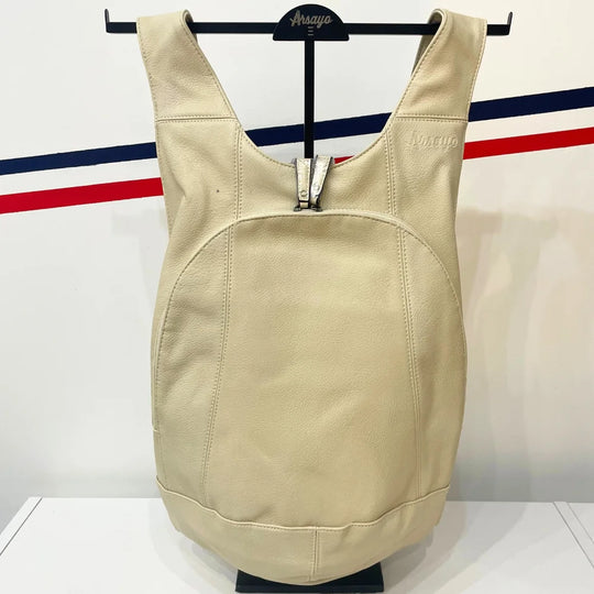 Mochila antirroubo vegana Arsayo Original em bege, vista frontal