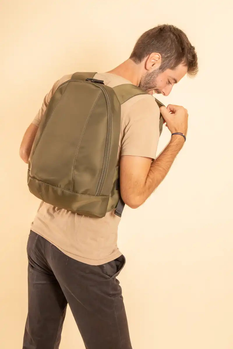 The Nomad backpack. Vegan and secure closure