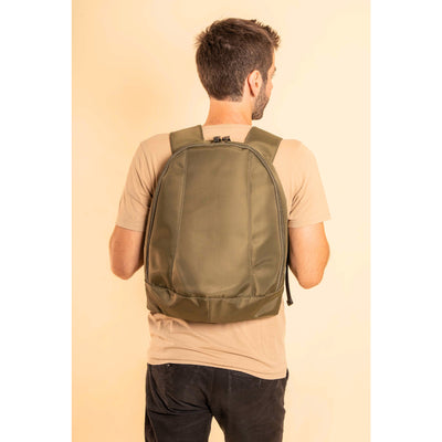 The Nomad backpack. Vegan and secure closure