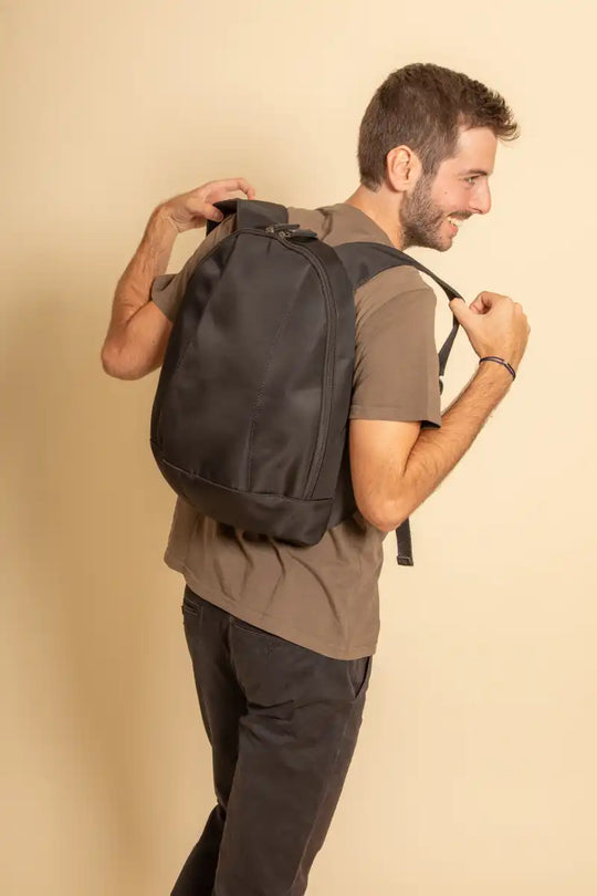 The Nomad backpack. Vegan and secure closure