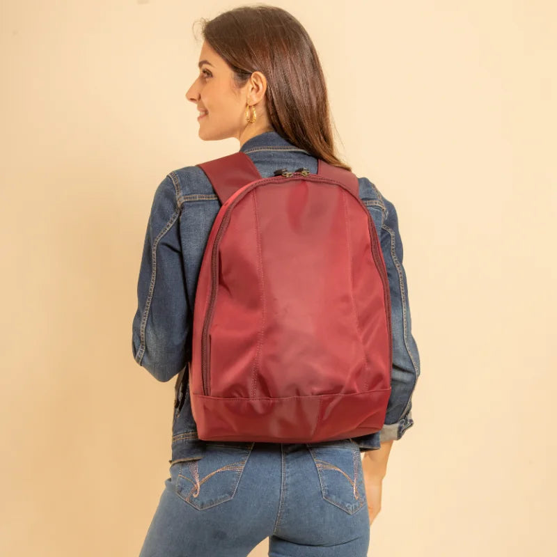 The Nomad backpack. Vegan and secure closure