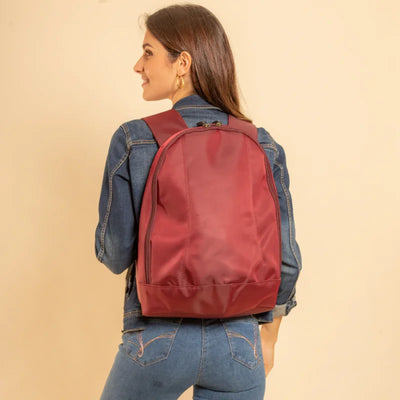 The Nomad backpack. Vegan and secure closure